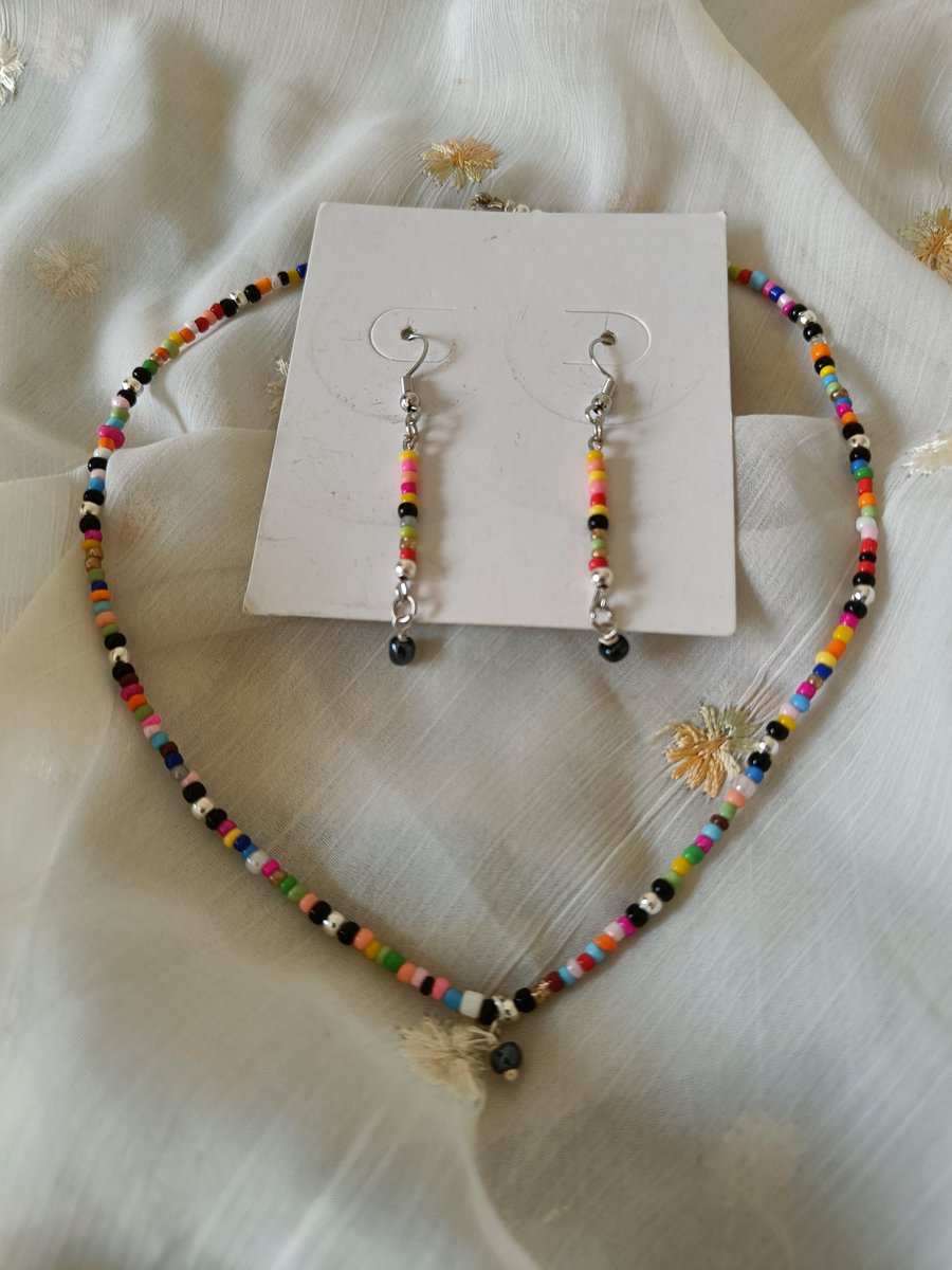 tikulli's tweet photo. Happy #PrideMonth
All the beautiful colours of the 🌈 in this set. It's lightweight, pretty and perfect for everyday wear. Flaunt it with Pride. #handmadejewellery #pridejewelery #giftidea #gifting #pridefashion #JunePride #fashionindia https://t.co/GA8XVAEm2m