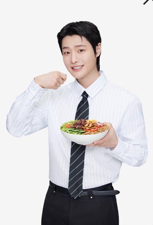 swyhgz's tweet photo. X1 96 z this days in same outfit. 😆🩵

Serving Salad                    Serving Visuals https://t.co/DGsirOE6Em
