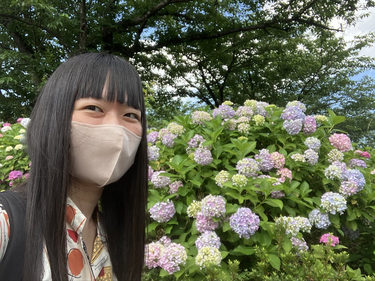 6月ですねーー🐌☔️ 写真は去年の私！！ 紫陽花は紫が好き