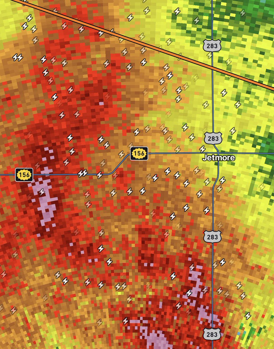 WeatherWatcherX's tweet photo. Spin up tornado looks possible near Jetmore, KS. This destructive storm is also capable of producing 80 mph winds!

Seek shelter!

#tornado #weather #wxtwitter #KSwx https://t.co/Z34uP4oIqH