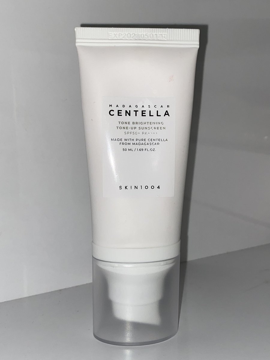 luvchucie's tweet photo. SKIN1004 Centella Cilt Tonu Aydınlatıcı Güneş Kremi SPF50+ Satış

🏷️ 350₺ (indirim yapabilirim)

- temiz. orijinal, gratis’ten alındı.
SKT: 01/05/2028.
sadece 2 kez kullandım içi full dolu.
11 Temmuz 2025’de alındı.

*faturası duruyor, istenirse atabilirim.

@bujo_satis https://t.co/5foWK5KN7w