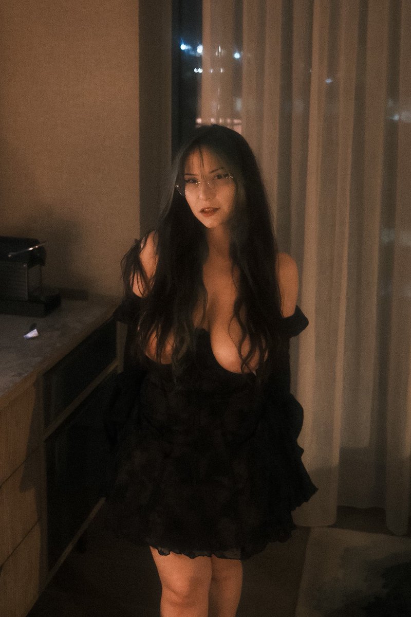Vicky_0173's tweet photo. @girlyxena Who wanna party tonight🥳🥵🍑🍆 https://t.co/4aHyEvUKp9
