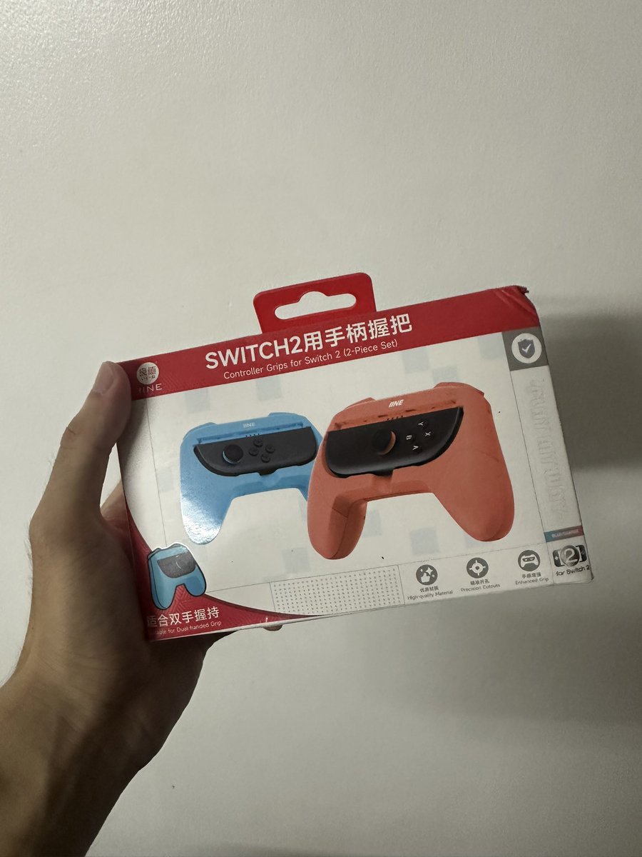 FiloTwunkk's tweet photo. Sino may switch 2? bigay ko nalang ‘to diko naman nagagamit shoulder nyo nalang lalamove nag dedeclutter ako haha https://t.co/C38DHNxQUi