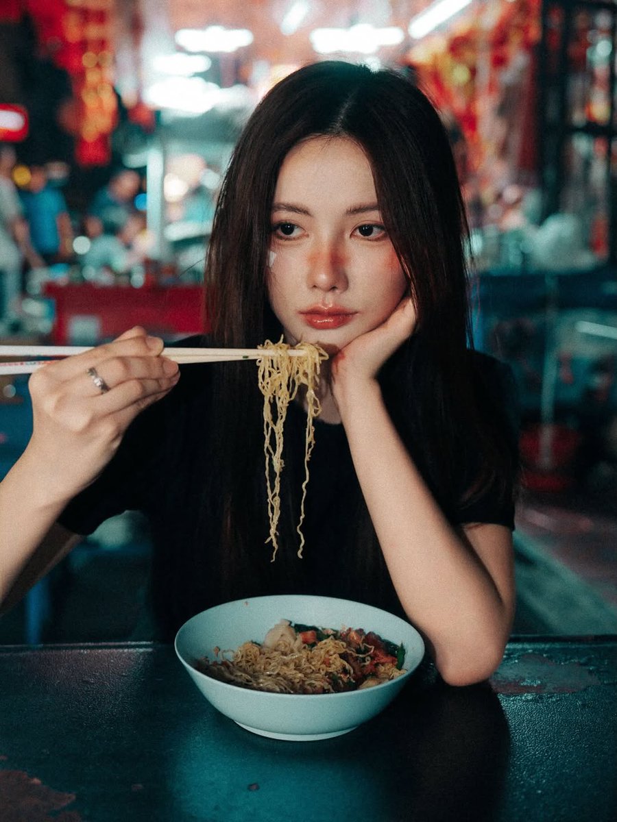 thisisneweirlys's tweet photo. I imagined she being incredibly cool, simultaneously mafia and girlfriend material, like I was a good girl dating a gangster. Then my fantasy was shattered when someone said this was Kru Som after Belle punched her in EP 6 🥹
 
#PlaKewalin https://t.co/fUgBSRyD7z