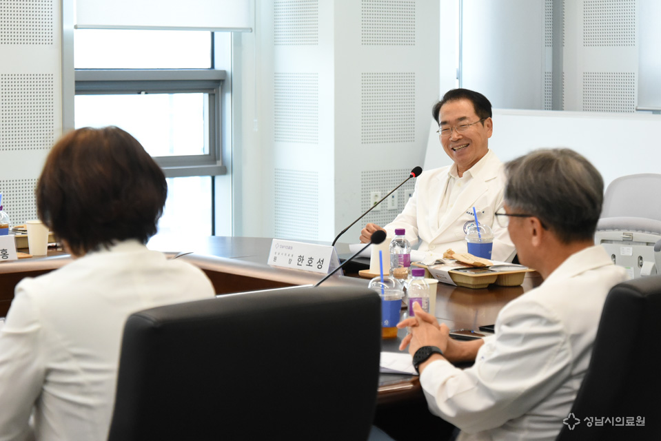 scmcpr's tweet photo. 성남시의료원, 2026년 지역책임의료기관 원내대표협의체 1차 회의 개최
https://t.co/KXJCpYx91k https://t.co/zCRNgXXdeD