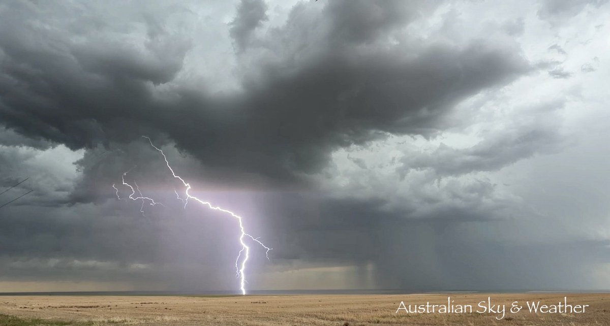 AUSSKY's tweet photo. It’s been a fun afternoon so far just east of Denver, CO 1st June 2026 https://t.co/vEcrbLjuK4