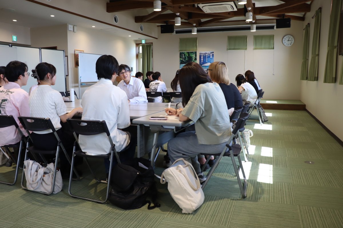 fpu_tisei's tweet photo. 「初年次ゼミ」の永平寺町チームは、「松岡十二曲り保存会」、「松平昌勝公顕正会」、「永平寺町観光ボランティアガイドの会」にインタビューしました。会場は1928年建設の「えい坊館」。地域づくりの現実を学びました。
#福井県立大学 #地域政策学部 #フィールドワーク https://t.co/e91Z4s68Wv