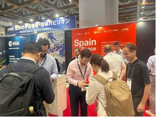 EmbEspJapon's tweet photo. 🚀スペインの宇宙産業企業の代表団が宇宙ビジネス総合展”Japan Space Business Expo”の一環として @ICEX_ が主催するミッションに参加し、地球観測や宇宙推進、衛星通信などの分野における革新技術を出店しています。#SPEXA https://t.co/tYa7F5KHEq