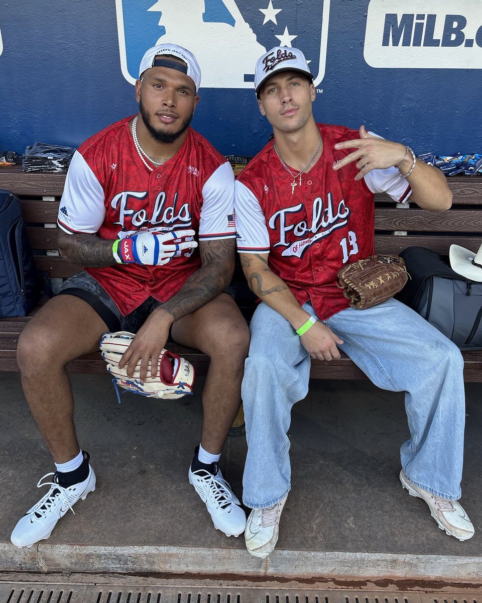 Titans's tweet photo. Our guys mixing it up at the @FoldsofHonorTN Rock N Jock Celebrity Softball game 🎸 https://t.co/JXVpazzZt6