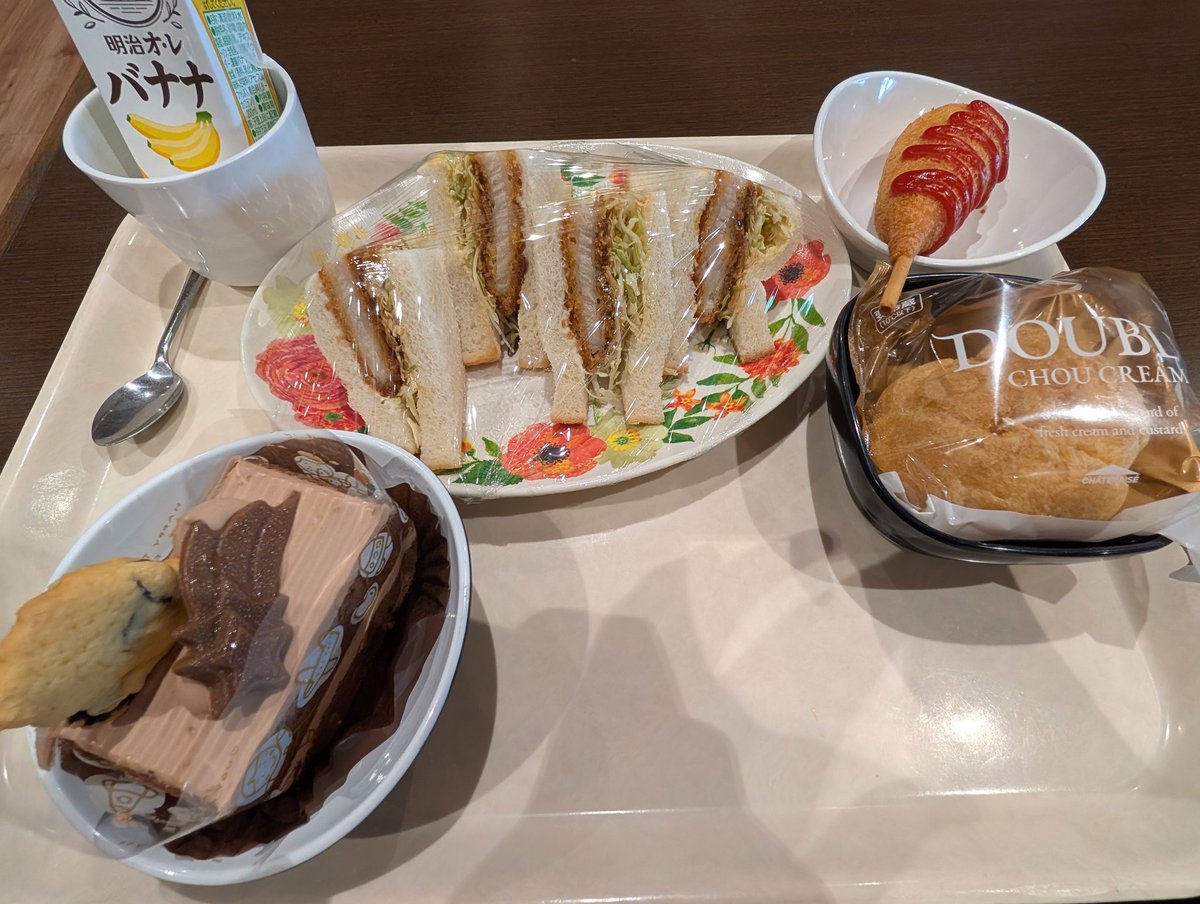 Reigh_fps's tweet photo. 貰った食券を使い切るためです。
決して暴食したい訳では無いです https://t.co/Anxy2emvYX