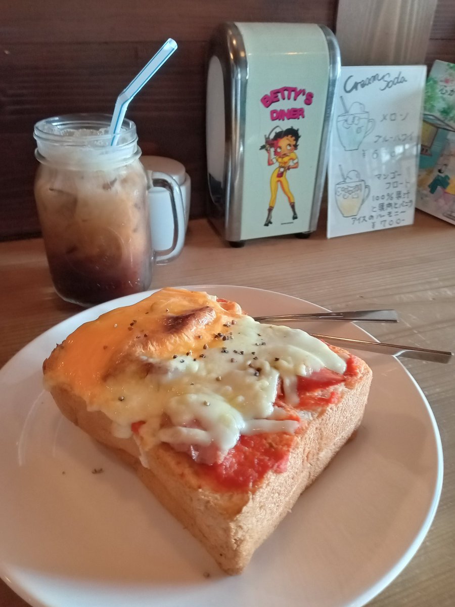 GGtorako's tweet photo. アンティークガレージカフェ さとや（富士見市）
昭和レトロ感たっぷりのカフェ。
#GB350 https://t.co/DSaRsmsJLA