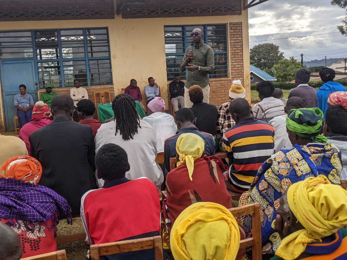 Manyagiro_G's tweet photo. Kuri uyu wa 1 Kamena 2026,Umurenge wa Manyagiro wasuwe na @ValensMuhakwa mu rugendo rw'Inteko Ishinga Amategeko rugamije gusura abaturage. Yaganiriye n'ibyiciro bitandukanye ku guteza imbere ubuhinzi, kwirinda amakimbirane no gukomeza kwimakaza ubumwe n'ubudaheranwa. https://t.co/diyZXioWRI