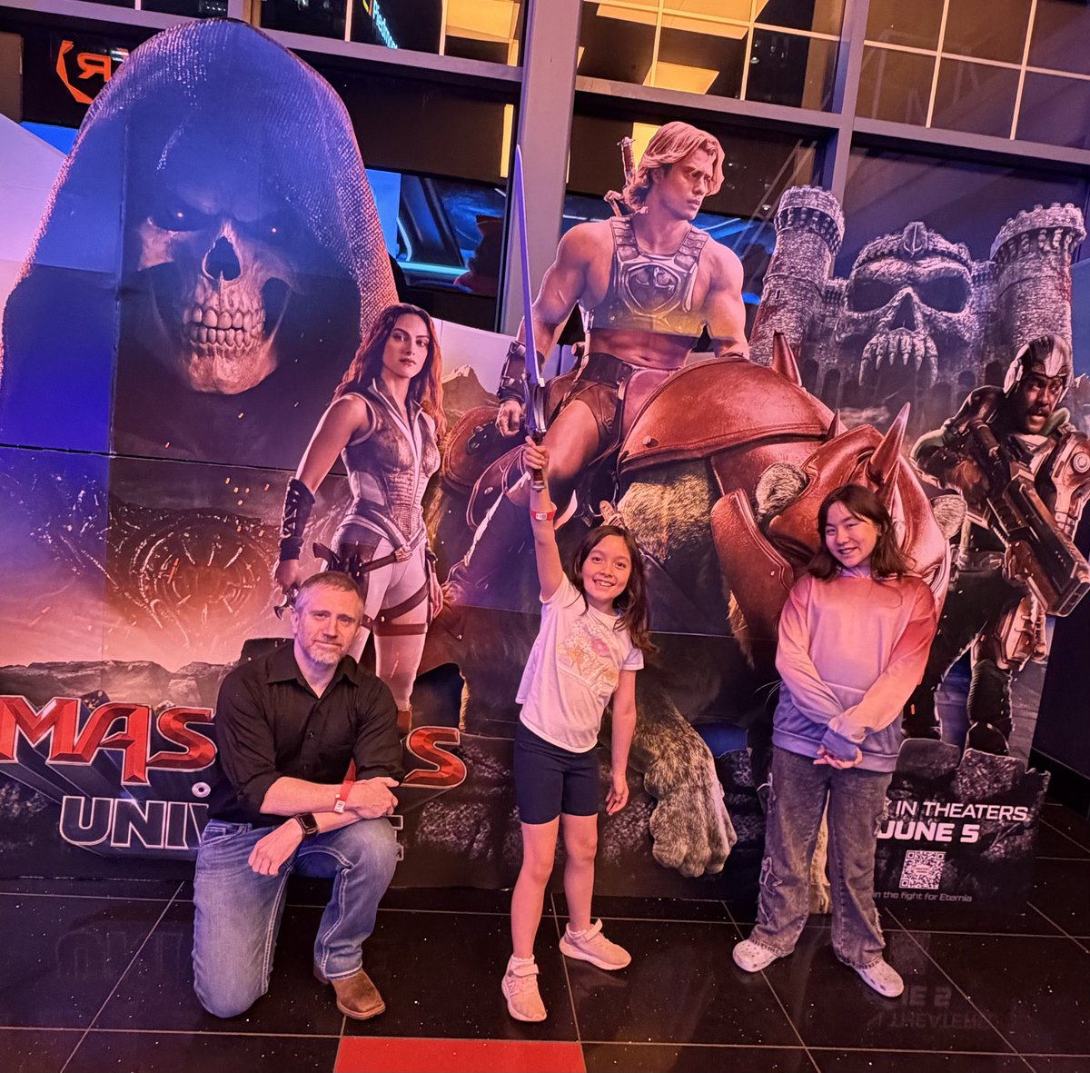PhillipKJohnson's tweet photo. Took my nieces to an early press screening of Masters of the Universe, courtesy of the mighty @YayShawndorman. Great time with great friends https://t.co/4FyEZhOODI