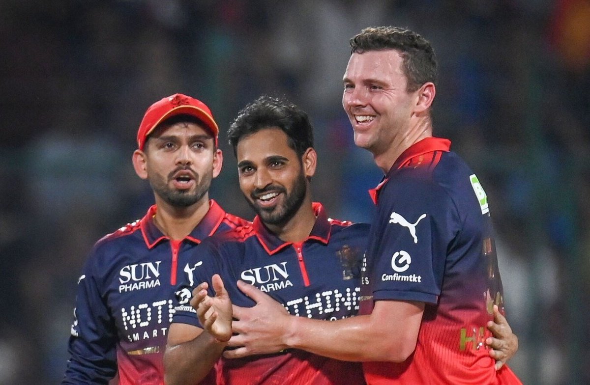 GopalPatil51152's tweet photo. RCB की जीत में बल्लेबाजों से ज्यादा गेंदबाजों का योगदान रहा 
Hazlewood – 15 विकेट
Bhuvneshwar – 28 विकेट
Rasikh Salam – 19 विकेट
Krunal – 225 रन और 14 विकेट
इन चारों ने पूरे सीजन RCB की गेंदबाजी संभाले रखी
और Hazlewood का रिकॉर्ड भी कमाल हैसफेद गेंद के जितने फाइनल खेले, सभी जीते https://t.co/ABXJN256ZM