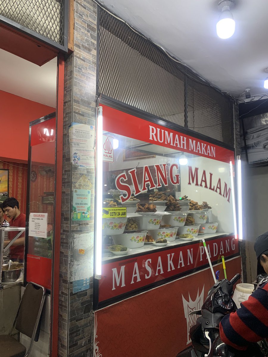 mcfluryyo's tweet photo. jalan jalan terus makan 🧞‍♂️💗 https://t.co/0EhrlvPevf