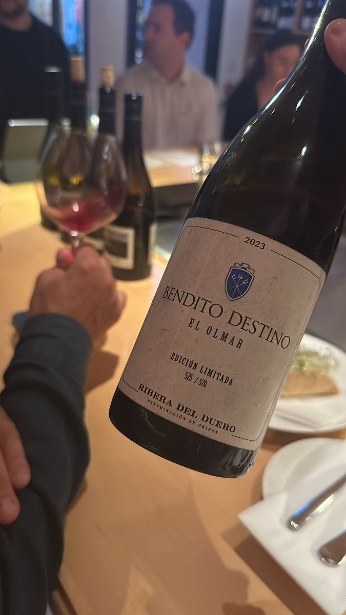 JamesSuckling's tweet photo. During a visit to Domaine Georges Mugneret-Gibourg today, Senior Editor Zekun Shuai ran into Terry Kandylis, the winemaker behind Bendito Destino in Ribera del Duero – whose wines Zekun adores. Kandylis crafts soulful, transparent and tension-filled wines from old vines, bringing a distinct Burgundian touch to Spain. What a coincidence!

#domaine_georges_mugneret_gibourg
#terrykandylis
#benditodestino
#MugneretGibourg #BenditoDestino #RiberaDelDuero #Burgundy #BurgundyWine #Bourgogne #OldVines #WineCoincidence #WineTasting #Winemaker