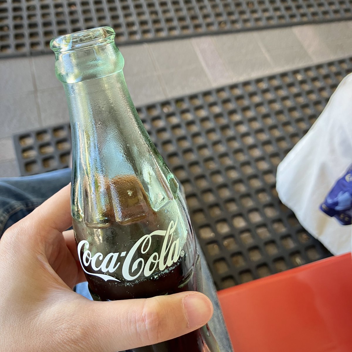 zombiekillerZAS's tweet photo. 100年ぶりにキメた瓶コーラ、ちょい苦味が物足りなかった https://t.co/CaoVPt0bMx