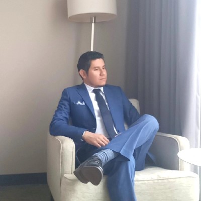 ponetebuxo's tweet photo. Docente universitario y líder médico de @ASESUISA es el nuevo director del Hospital Rosales @elnuevorosales https://t.co/LPUMF4upce