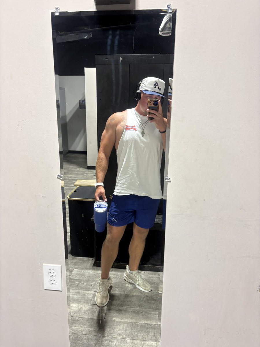 ClarkKersh's tweet photo. Never miss a chest day https://t.co/ZoIBwCJzJs