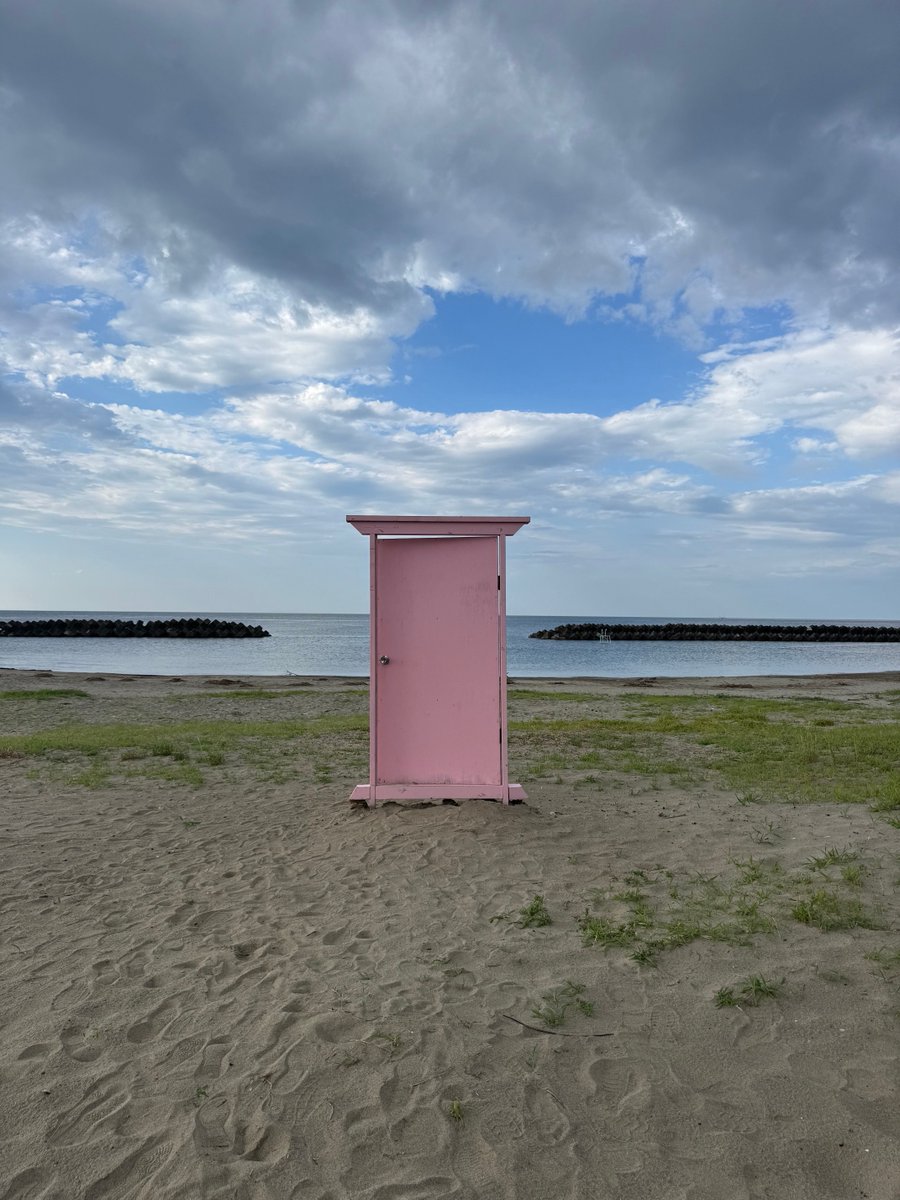 guidehiroki's tweet photo. 今こそ「どこでもドア」が欲しい https://t.co/WjsXxLaFMC