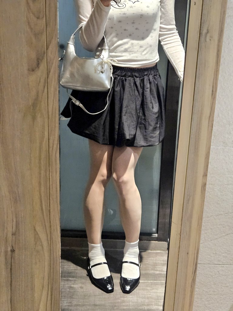 Sweat077's tweet photo. 这么一看油亮灰丝感觉像肉丝诶 https://t.co/jLGkGuf90Y