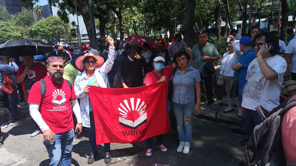 cuartosol's tweet photo. Presente en la Marcha de la CNTE realizada este lunes 1 de junio de 2026, del Ángel de la Independencia al Zócalo https://t.co/F0e3Pp9WMe