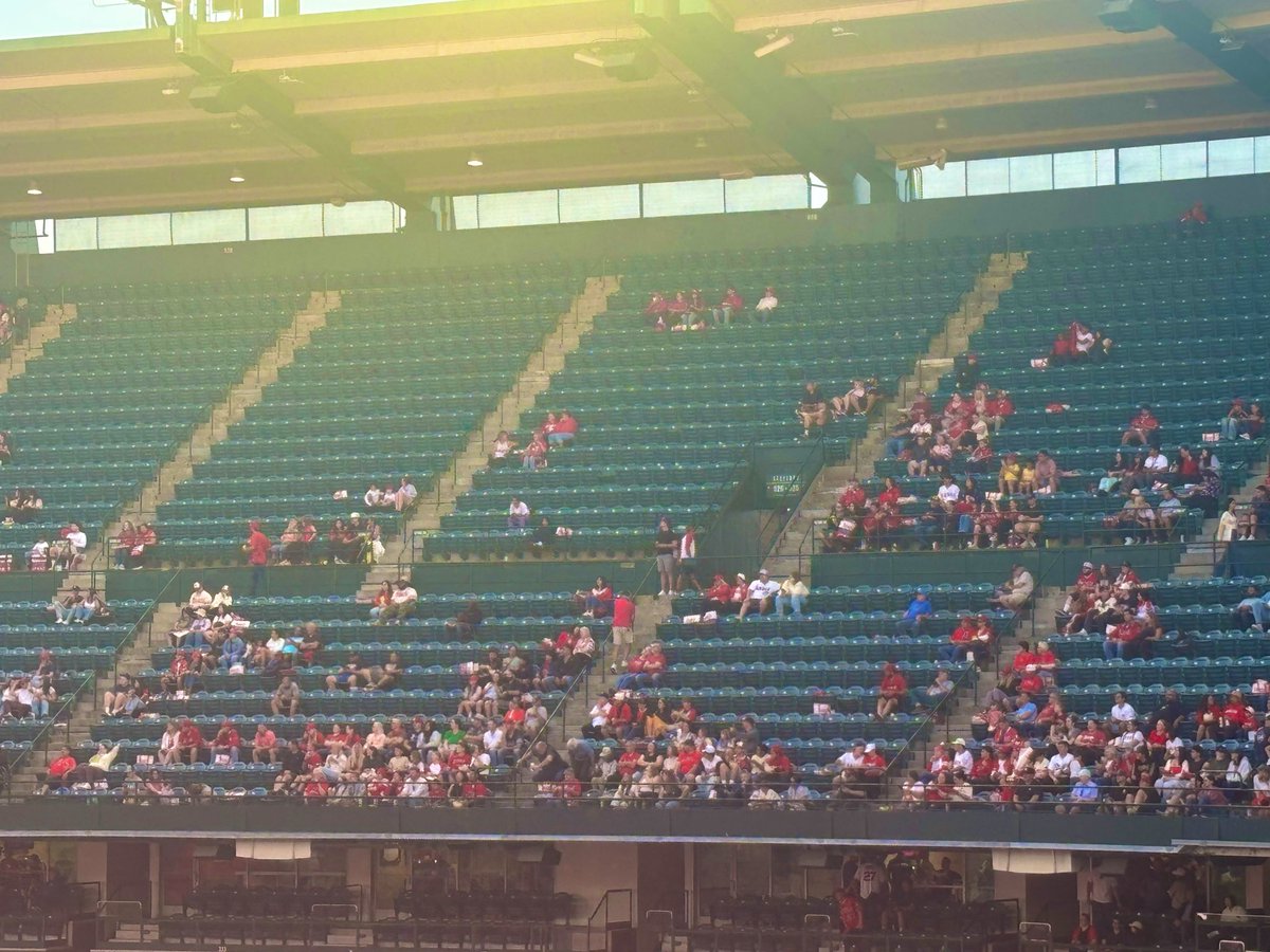 HalosAnonymous's tweet photo. Might be an unpopular opinion.. but if you ask the usher to kick someone out of “your” seats when the stands look like this.. you’re an asshole. https://t.co/3ZeOHtr9UR