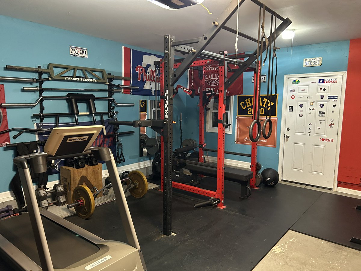 DadLifting's tweet photo. So hype with how this turned out, no longer too cramped to use my longest bars https://t.co/3kJzkpIVcS