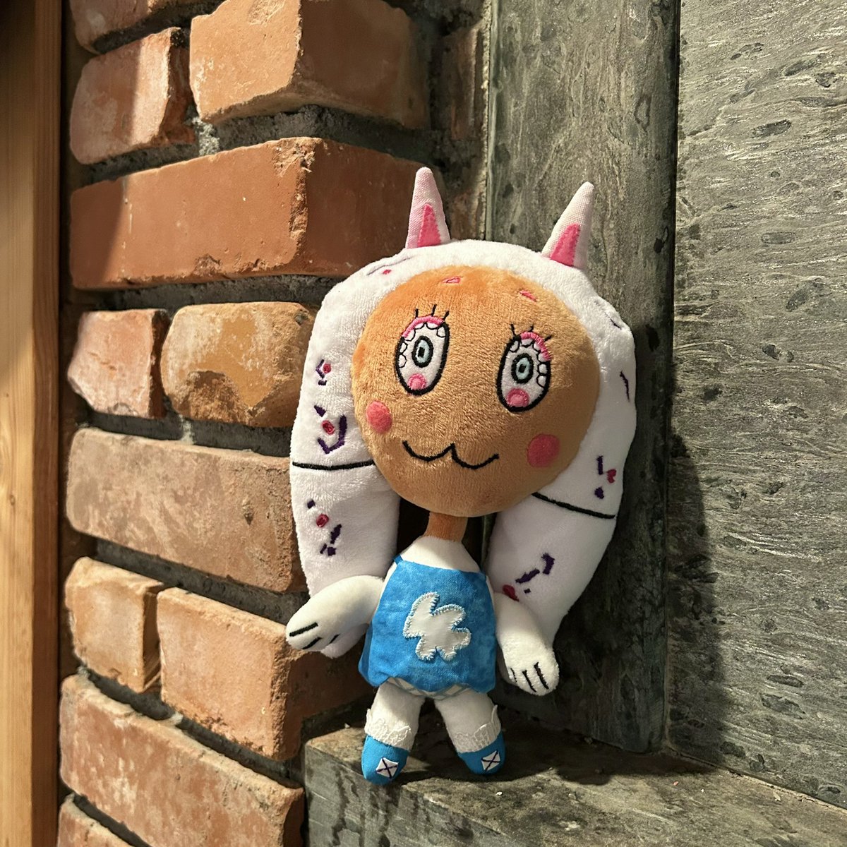 esoraworks's tweet photo. 「しんかしてほんものになてね」…可愛いメッセージがたまらない☺️
『紙の子』と名前つけて大切に持ち歩いて、毎朝ホンモノになってないかチェックしてるそうです👀

紙の子ではなく、ふっくらな子になって会いにいきます💖

#お絵描きをぬいぐるみに
#イマジナリーフレンド
#プレゼント
#クリッチャ https://t.co/oPrNfYUE8h