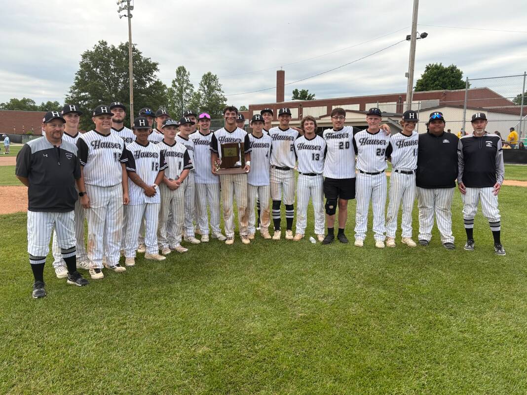 therepublicnews's tweet photo. Jets walk it off for sectional title after Trinity took lead in seventh https://t.co/quBzQOLgvO https://t.co/AyQFZzzYab