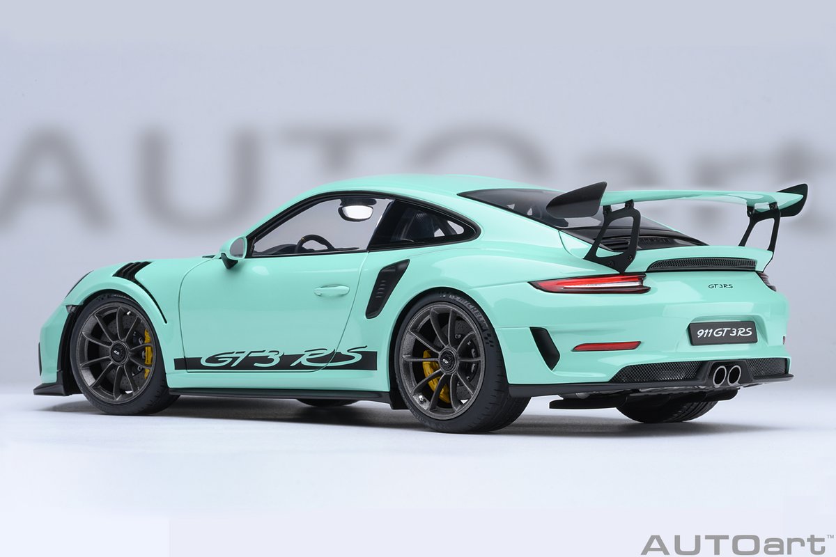 ただいま予約受付中です。 1/18スケール「ポルシェ 911（991.2）GT3 RS