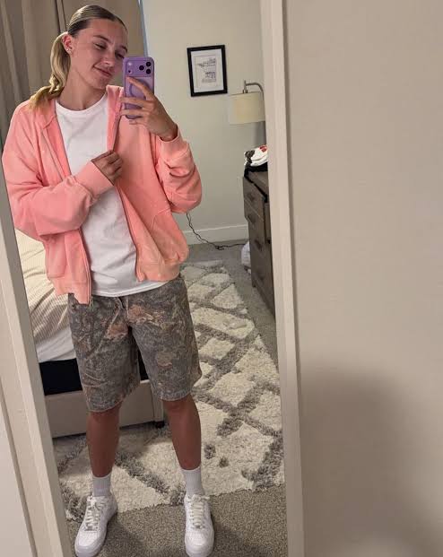 Paige Bueckers 5-3/parody tweet media