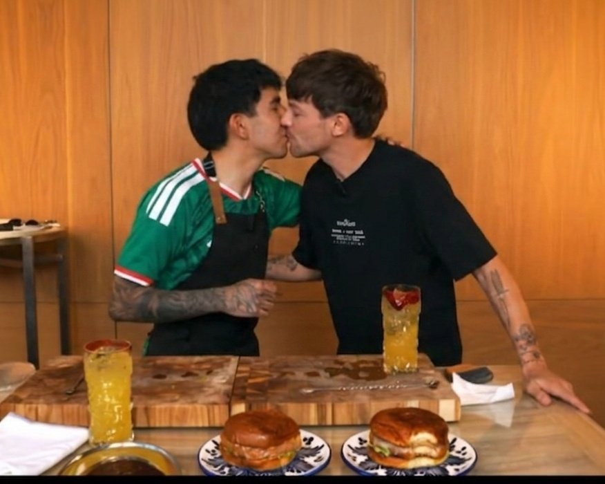 douisfrenia's tweet photo. q pasó compareeeee @Louis_Tomlinson inviten https://t.co/IjObSent29