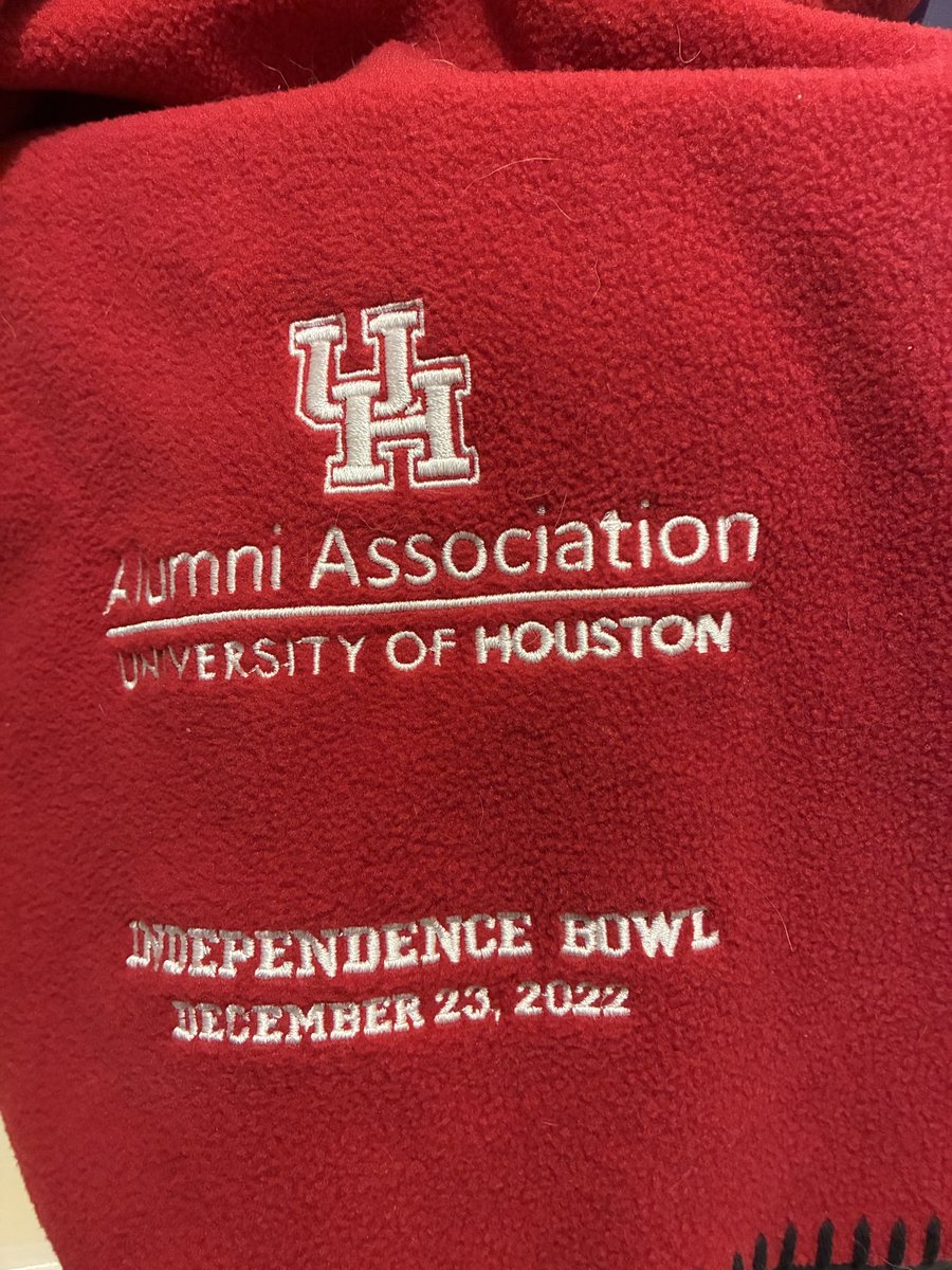 Section_308's tweet photo. The Alumni Association handed out much needed scarves at the tailgate https://t.co/5mZPYUogZJ