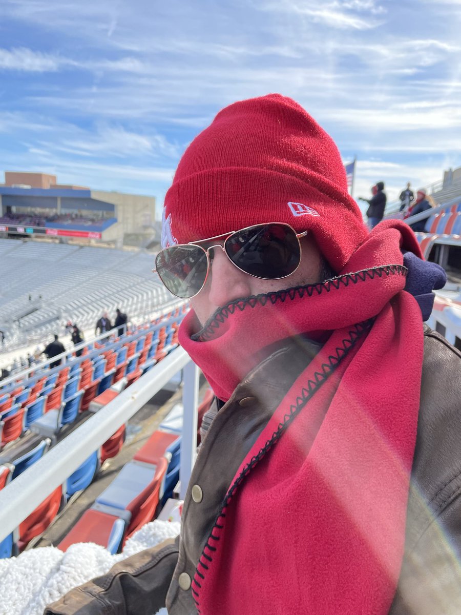 Section_308's tweet photo. The Alumni Association handed out much needed scarves at the tailgate https://t.co/5mZPYUogZJ