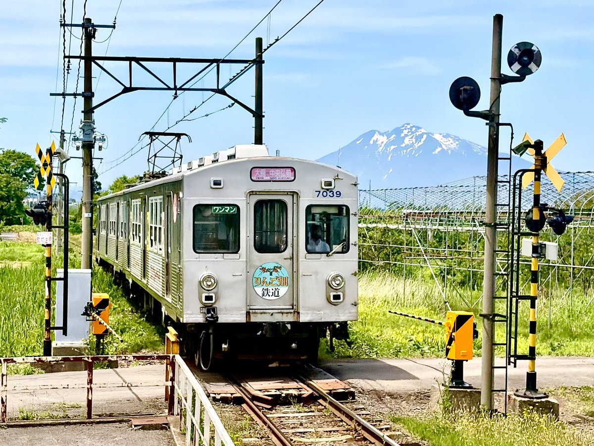 ratton99's tweet photo. 岩木山⛰️🚃
#弘南鉄道 https://t.co/GiiWGX46Bi