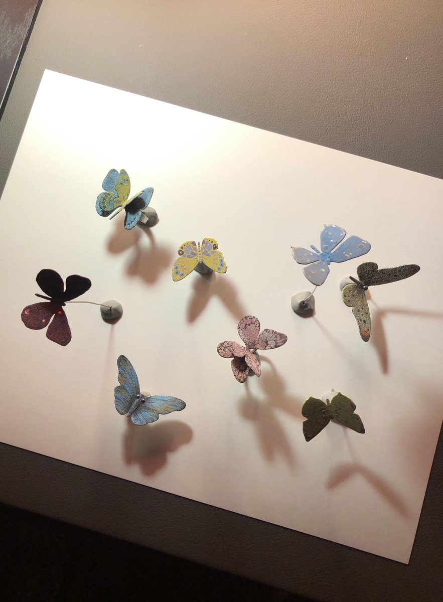 Michael93671156's tweet photo. 近くで見ると一匹ずつ違う。だから美しい。人も蝶も、同じじゃないから惹かれる。🦋
#漆器 #ハンドメイド #アート https://t.co/kZ3LBaVSn9