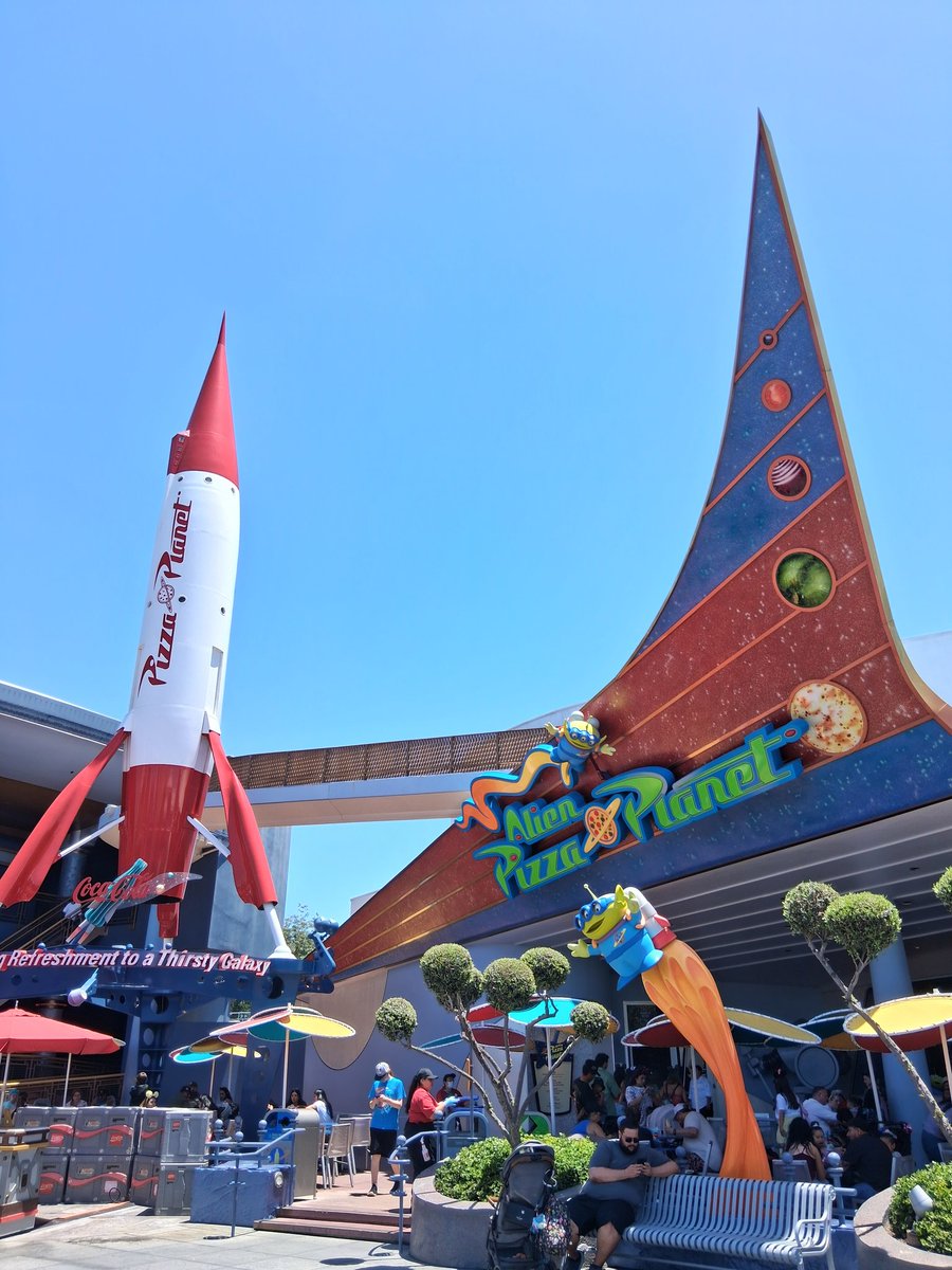 __loops's tweet photo. Disneyland dump🐭🍕🍦🎡✨️ https://t.co/ybMglv2woz