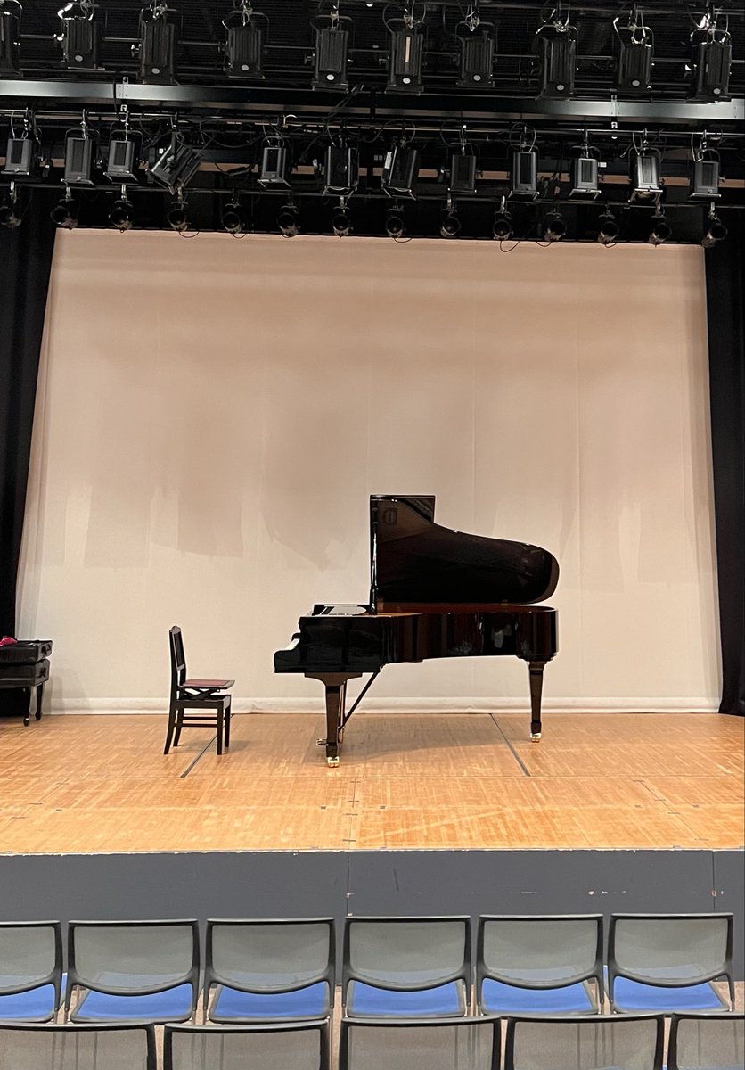 ecouterlasoiree's tweet photo. 日曜は智内威雄さんのリサイタルをお聴きしました。シャコンヌもスクリャービンも弾いてくださって感動✨️ 後半PGの現代の日本人作曲家や、子どもたちのワークで生まれた曲では、会場が客席ごと異世界に案内されたような圧巻の音空間に包まれました☺️ 生演奏の凄み✨️ https://t.co/LHviHUr8Qd