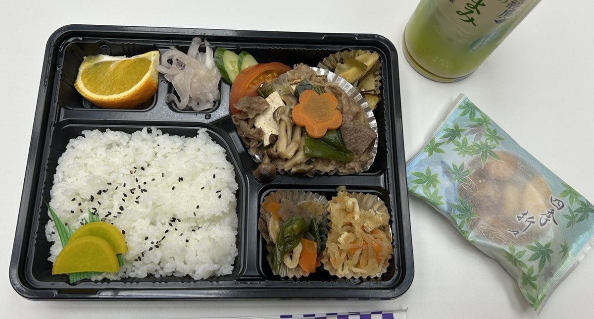 kamesikyo's tweet photo. 府内の視覚障害者が一同に会し、研修と交流を目的に開催される催しが亀岡市総合福祉センターであり、約100名が集まりました
保津川の舟運の歴史を学び、保津川あられ本舗さんのあられ��込められた想いを知り、「山の音楽家」さんの歌に聴き入るなど盛りだくさんの内容で、亀岡の魅力をお伝えしました https://t.co/MTmFA76xvc