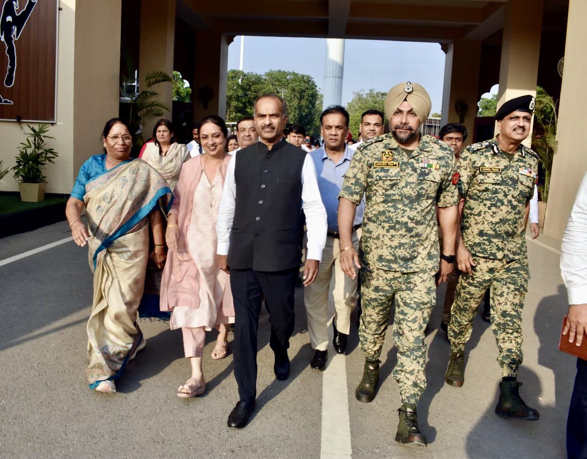 PCMohanMP's tweet photo. Witnessed the Beating Retreat ceremony at the Attari–Wagah border. https://t.co/Ts8ON2ldio