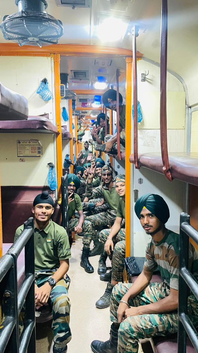 shieldof_india's tweet photo. Forged through 24 weeks of relentless training, #Agniveers of the #SikhLightInfantry Regiment Training Centre, #Fatehgarh departed by Special Military Train for Punjab before joining their respective units across the Nation. #Tejran https://t.co/IY6RDS9Uhm