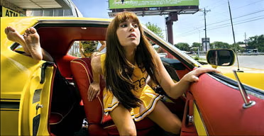 pherim's tweet photo. 『デスプルーフ in グラインドハウス』Death Proof🇺🇸2007

美女殺戮を愛する狂鬼が、映画関係の女性4人に目をつけ死の道行きレッツゴー。惨殺演出笑う。🦵

クエンティン・タランティーノ、名匠初期作みたいな荒く烈しき熱量をデビュー20年後に放てる映画ヲタ世界王者さすが。
https://t.co/BGjplHBJWH https://t.co/k5OmOqJMkZ