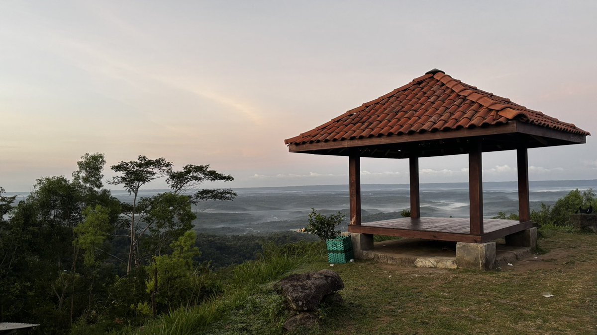 httpslayyo's tweet photo. @talaylayyo woahhh! hv a goodd time n enjoyy bosss! 
sharing my yesterday morning i went to the mountain to see sunrise https://t.co/yhjfhJnfum