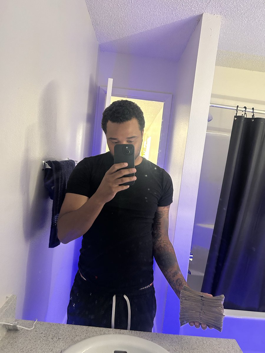 countryyounging's tweet photo. I just wanna hang with a bad bitch 😍😍😍 https://t.co/4dmhOgu30e