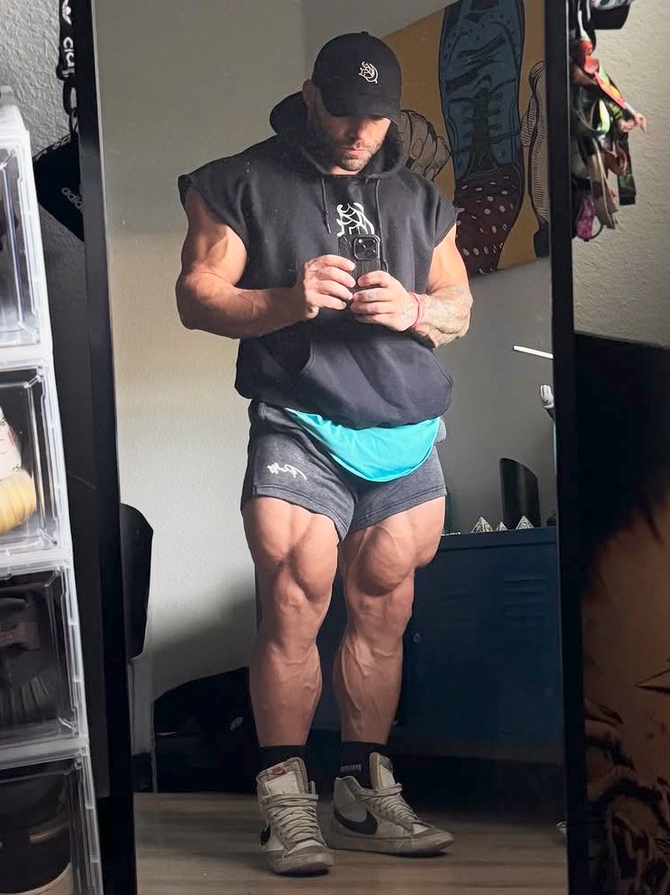 RodneyRemix's tweet photo. IFBB Pro Charlie Williams 

Now THOSE are some legs! https://t.co/3NVA7hDHwS