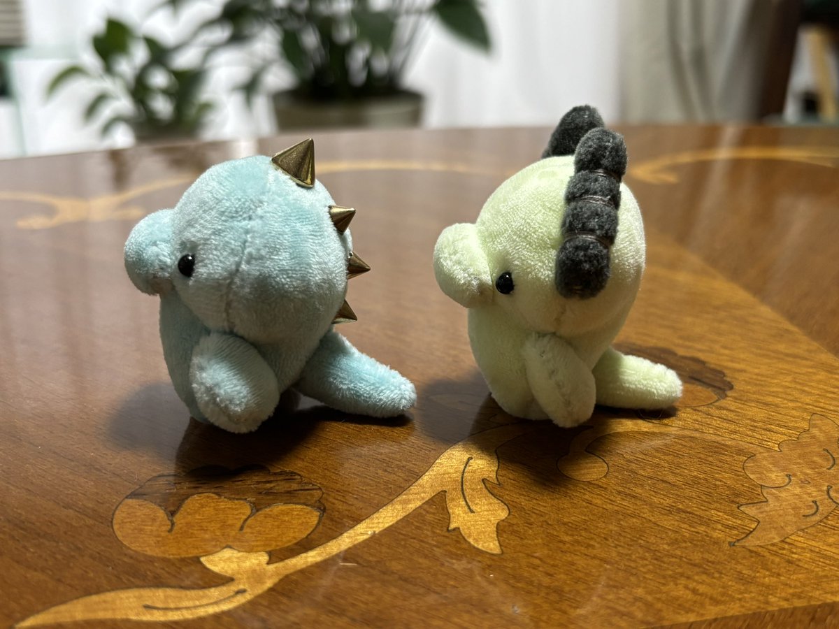 7_k2b's tweet photo. ちまこドラゴン2タイプ試作
黒ツノの方の子はフェルトで作った羽つけてあげる予定 https://t.co/b6NDJOkrws