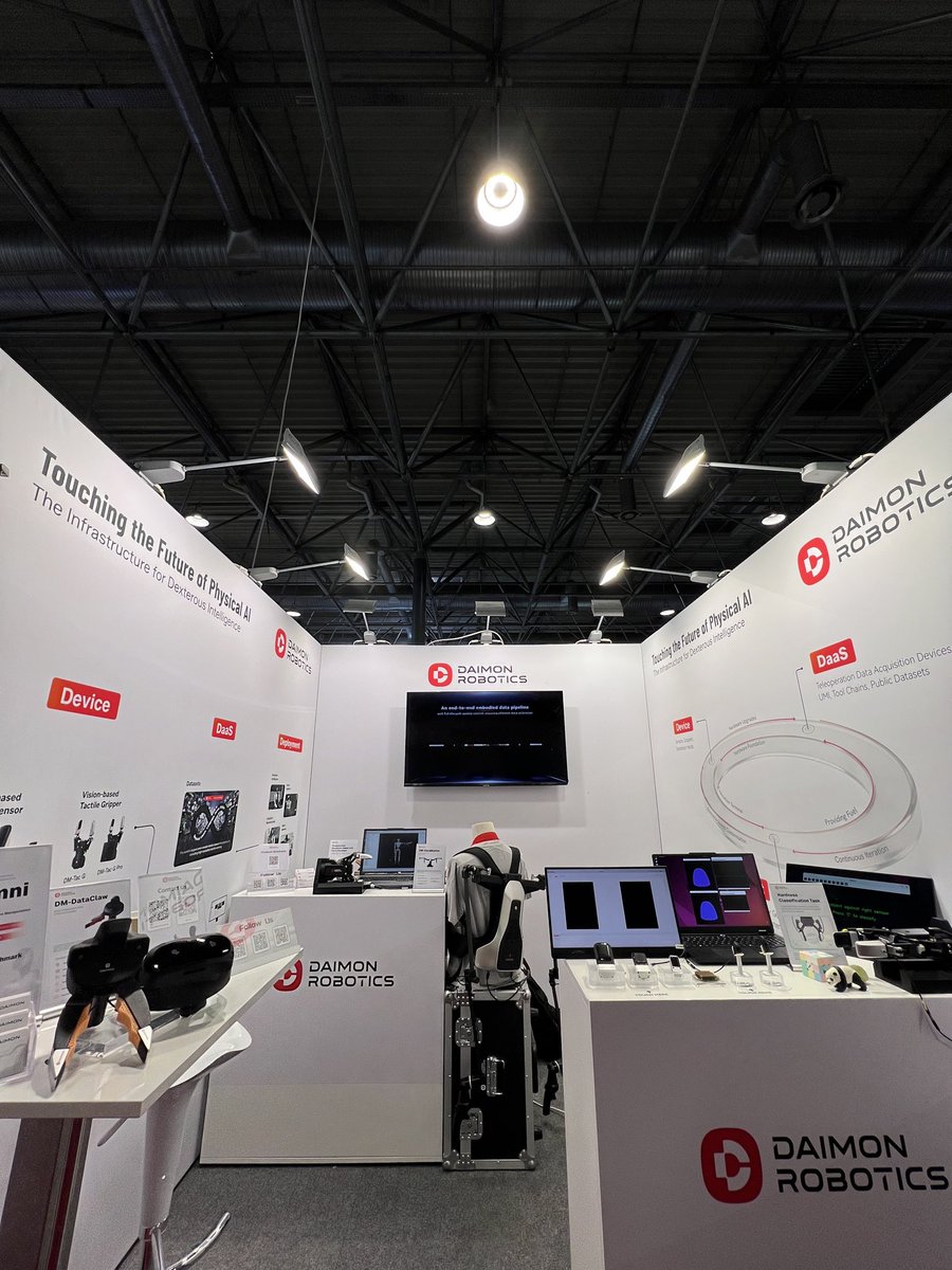 DaimonRobotics's tweet photo. 😆Our exhibition is underway! 

☀️Stop by Booth 84 to have a face-to-face talk with Prof. Michael Yu Wang.

#DaimonRobotics #ICRA2026 #Vienna #MesseWien #TactileIntelligence #EmbodiedAI #RobotManipulation https://t.co/3FaCYLStvq