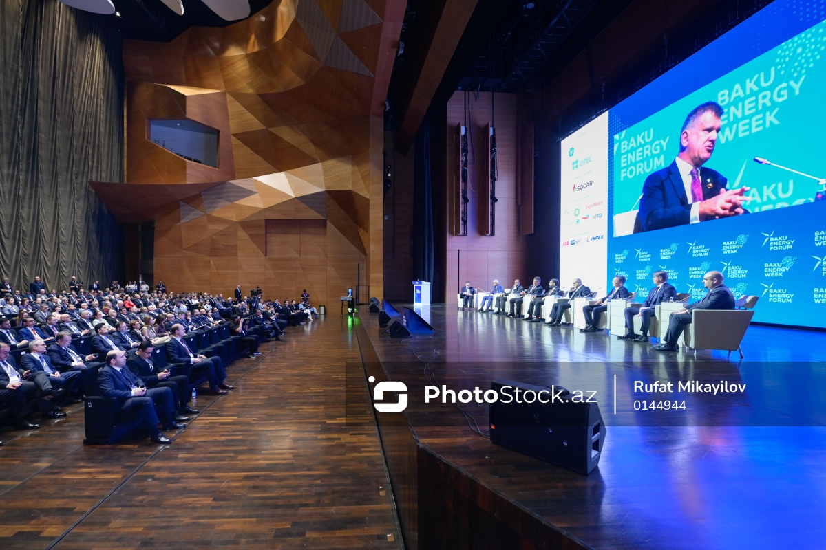 PhotoStockaz's tweet photo. ⚡️ "Enerji transformasiyası və gələcək strategiyaları mövzusunda liderlərin mövqeyi" adlı panel

🏛 31-ci Bakı Enerji Həftəsi çərçivəsində aparıcı və strateji enerji dialoqu məkanı hesab olunan Bakı Enerji Forumuna 📌 bu gün yekun vurulacaq. 

📊 Forumda gün ərzində "Enerji transformasiyası və gələcək strategiyaları mövzusunda liderlərin mövqeyi", "Enerji səmərəliliyi və ESCO investisiya platforması: Qlobal ESCO təcrübəsinin Azərbaycanın iri enerji istehlakçıları ilə əlaqələndirilməsi", "Qaz sessiyası - bazarlar, nəqliyyat marşrutları və geopolitika", "Təmiz enerji innovasiyaları və regional əməkdaşlıq: davamlı gələcək üçün həllərin genişləndirilməsi", "Enerji Körpüləri: Yaşıl Enerjidən Regional İnteqrasiyaya", 💡 "Enerjinin Gələcəyi: Data Mərkəzləri, Hidrogen və SMR-lər" adlı panel sessiyalar, həmçinin müxtəlif mövzularda 💬 müzakirələr keçiriləcək.

📅 Qeyd edək ki, Bakı Enerji Həftəsi çərçivəsində keçirilən foruma dünən start verilib.

 📸 Daha çox foto və məlumat üçün link:⤵️
https://t.co/lxiiGMYZPn

#socar #photostockaz #enerjihəftəsi #bakı #azərbaycan