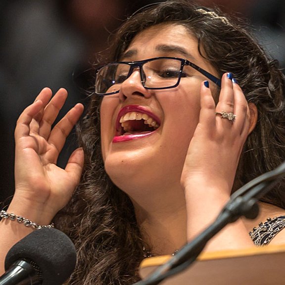 Theatersaal's tweet photo. Werke von Franz Schubert aus den "Moments musicaux" und den "Vier Impromptus" spielt die iranische Pianistin Sanaz Afzali auf dem Bösendorfer Flügel um 12:30 Uhr im #Mittagskonzert.
https://t.co/ydHceI8CVd
Der Eintritt in den @Theatersaal ist frei.
Herzlich willkommen! https://t.co/STr8sl6KLG